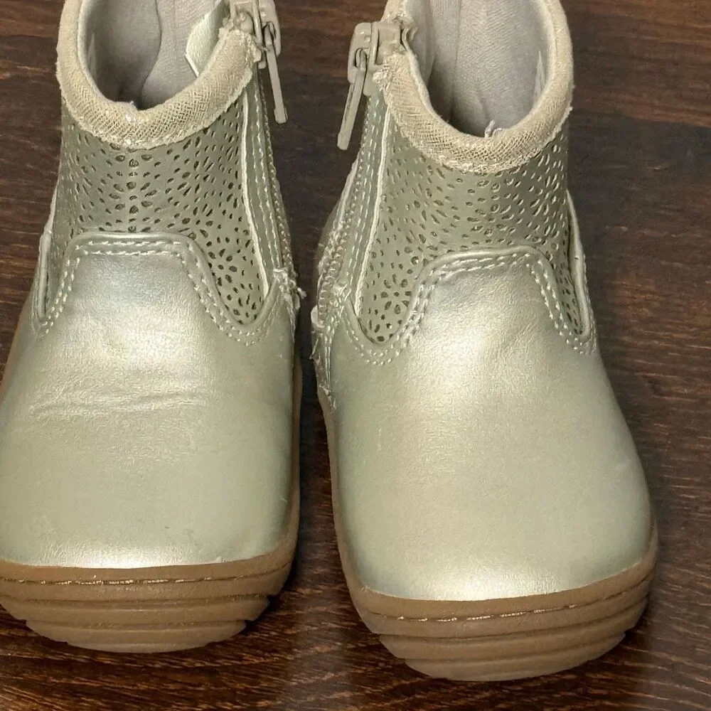 Stride rite Madison silver baby boot Size 3.5